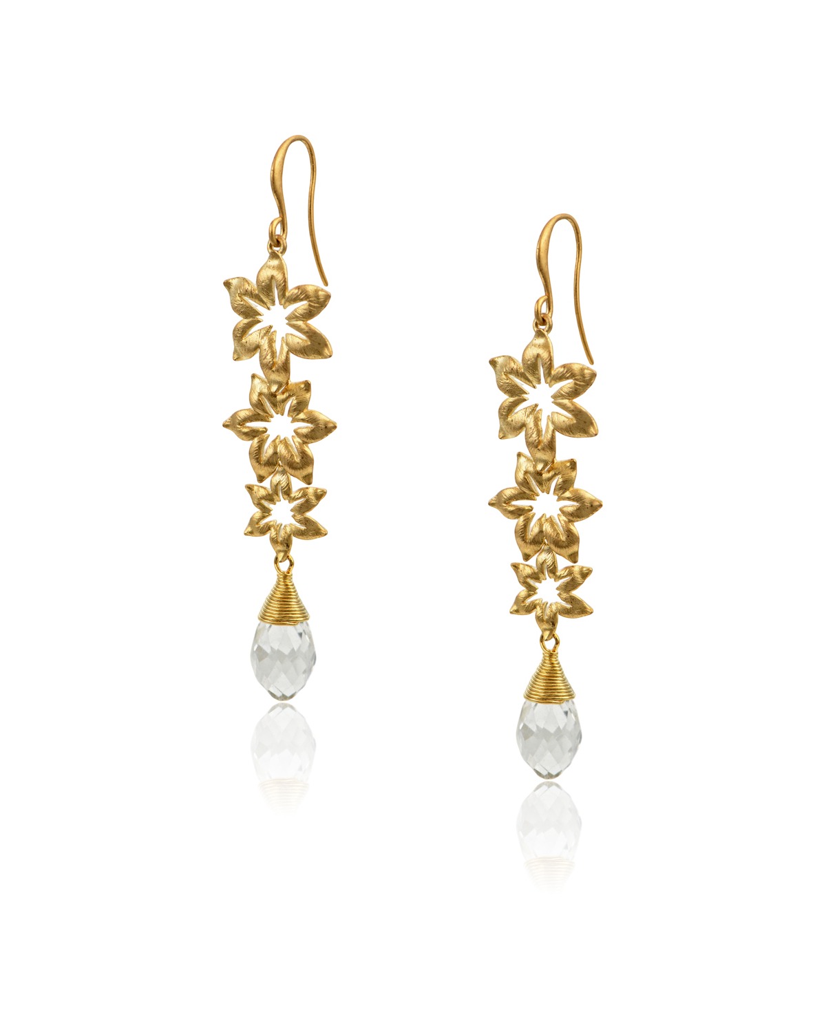 Inspired by the Starflower, these earrings from our Poesia Collection are 22k gold plated, featuring intricate floral details and a sparkling crystal drop. ✨
Stay tuned!
DM us for details.
#AmareliaJewelry #PoesiaCollection #GoldPlated #JewelryGoals #FloralJewelry #TimelessElegance #NatureInspired #JewelryLovers