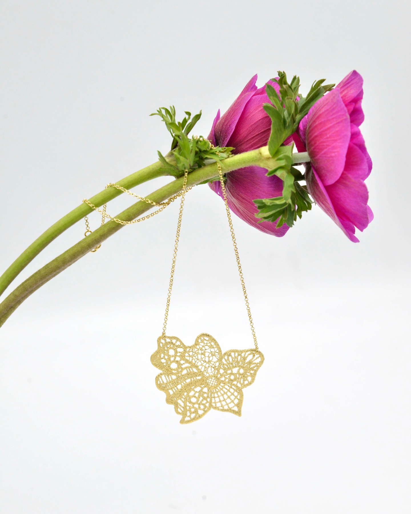 Happy May 1st! 🌸 Embrace the beauty of spring with elegance and grace. Let this season of new beginnings inspire you.
.
.
.
#AmareliaJewelry #AioniaCollection #LaceJewelry #lostwaxcasting #SpringVibes #NewBeginnings #JewelryGoals #FloralBeauty