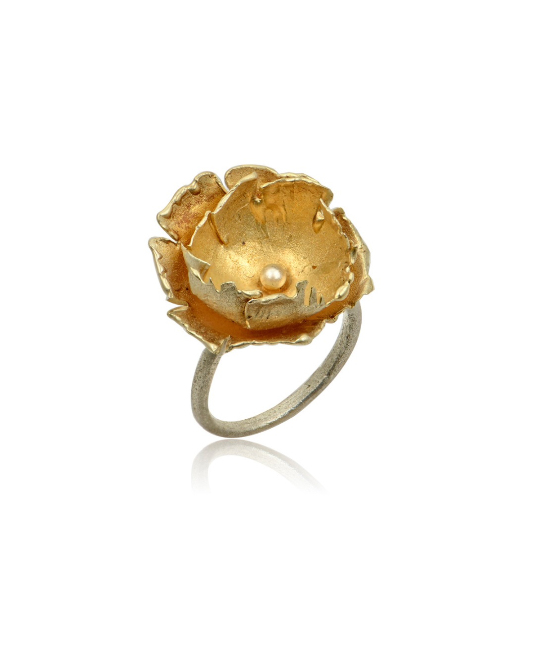 Perfectly imperfect. One-of-a-kind ring, crafted using the lost wax technique. 🌸
The delicate silver band is adorned with a stunning gold-plated flower in 22K, showcasing the raw, natural beauty of every intricate detail. ✨
.
.
.
#AmareliaJewelry #OneOfAKind #LostWaxTechnique #GoldPlated #SilverRing #ImperfectlyPerfect #HandcraftedJewelry #UniqueDesigns #TimelessElegance #JewelryGoals