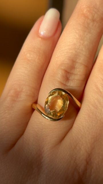 Another custom piece coming to life ✨
This time, our infinity setting embraces a luminous Brazilian yellow topaz, known for its beautiful brilliance and clarity.
A little piece of Brazilian sunshine, set in a design with no beginning and no end. 💛
#AmareliaJewelry #CustomJewelry #YellowTopaz #BrazilianGemstones #infinityring