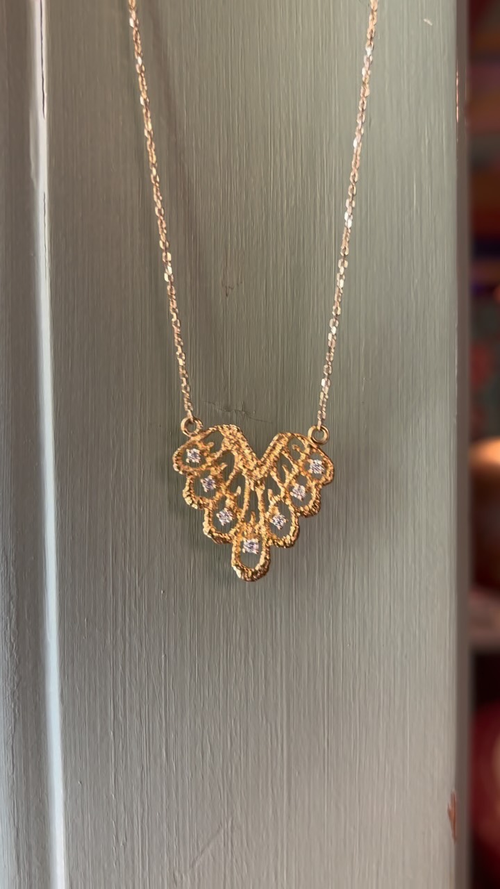 Short preview of our Valenne necklace in solid 14k gold and diamonds. Stay tuned! ⭐️