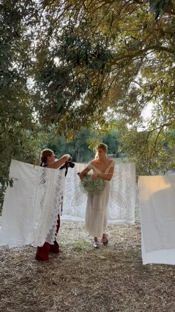 A little glimpse behind the scenes of a very special day in the woods… 🌿✨
Dreamy light, beautiful details, and a little bit of magic as we bring Amarélia’s world to life.
Can’t wait to share what we created with you. 🤍